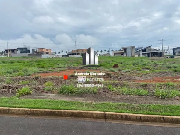 VENDE-SE LOTE CONDOMINIO VILLÁGIO