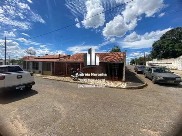 🏚️ CASA SIMPLES DE ESQUINA À VENDA NO BAIRRO VILA ROSA 🏚️