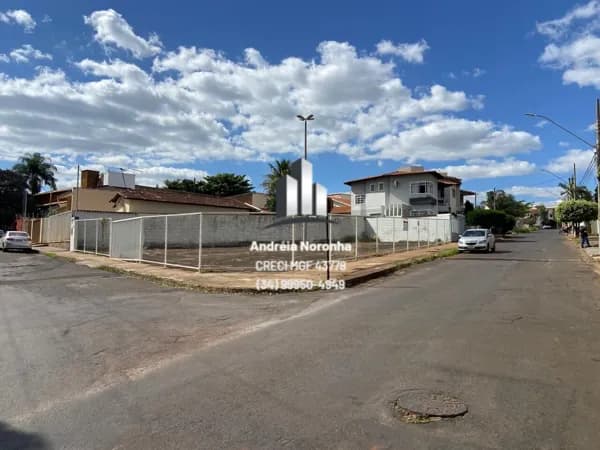Lote de Esquina 502,50 m² ao lado da Unipam