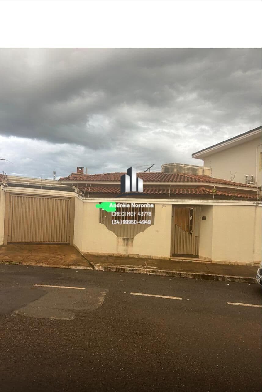Casa (meio lote) bairro Jardim Califórnia