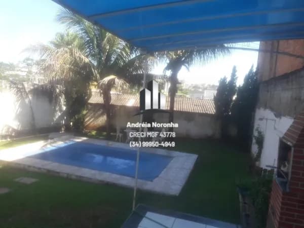 Casa com Piscina no Bairro Jardim Paulistano