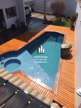 Casa com piscina no bairro Ipanema