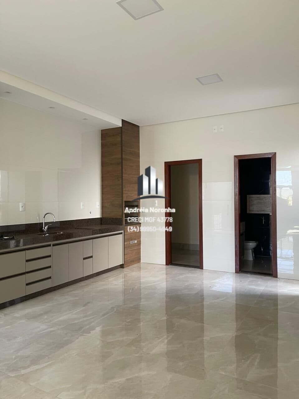 Casa no bairro Afonso Queiroz