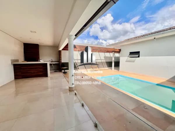 🏡 CASA COM 3 QUARTOS, SUÍTE E PISCINA À VENDA NO JARDIM CALIFÓRNIA 🏡