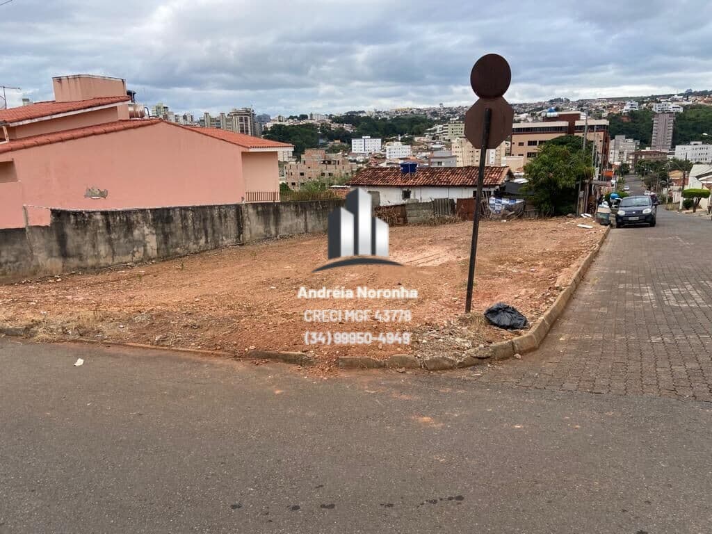 LOTE PROXIMO AO CENTRO - DE ESQUINA B. ANTONIO CAIXETA