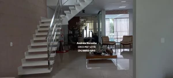 🏠 LUXUOSA CASA A VENDA NA ZONA SUL DE UBERLÂNDIA 🏠