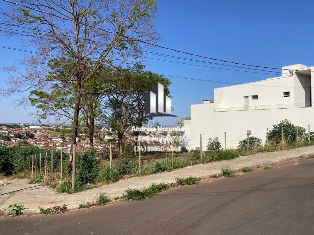 Lote de esquina no bairro Jardim Califórnia