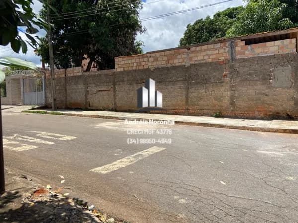 Lote de esquina 364 m² em Avenida Dupla