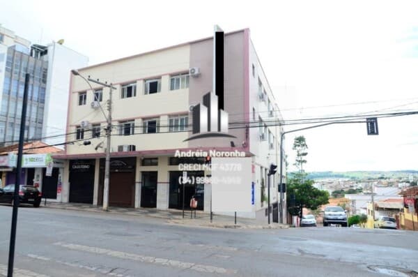 Prédio Comercial na Rua Major Gote - Centro de Patos de Minas