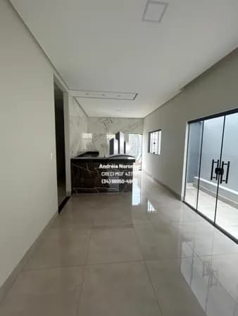 Casa no bairro Afonso Queiroz