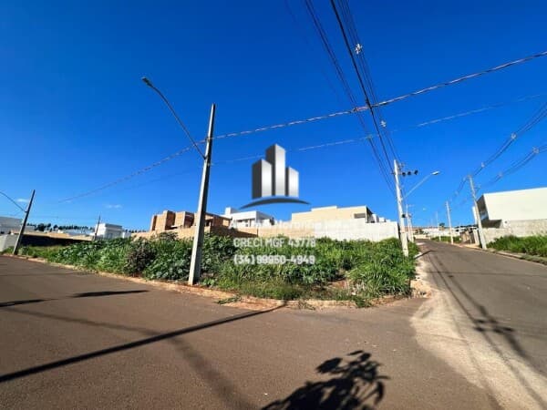 Lote de Esquina na Avenida dos Bairro Chácara Caiçaras