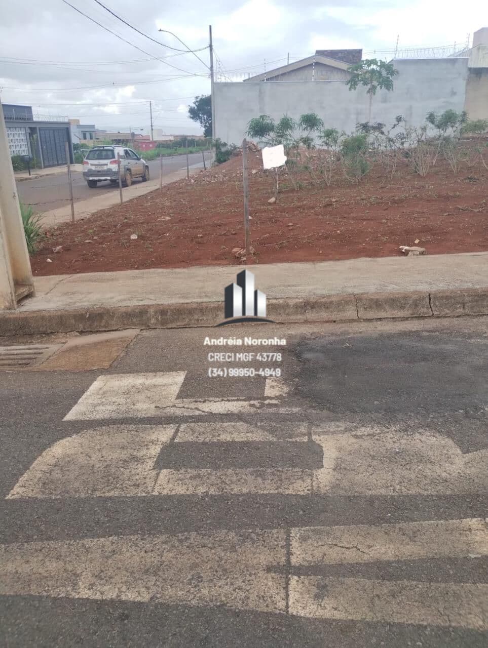 Lote de esquina bairro Afonso Queiroz