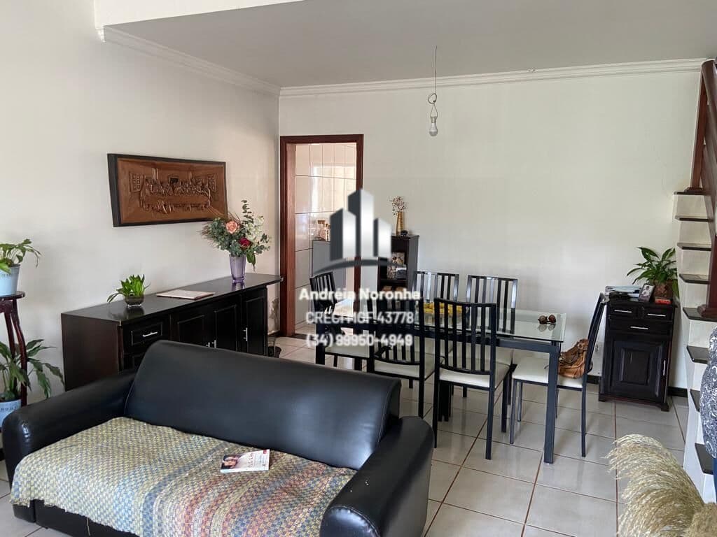 Casa Duplex no bairro Alto Caiçaras