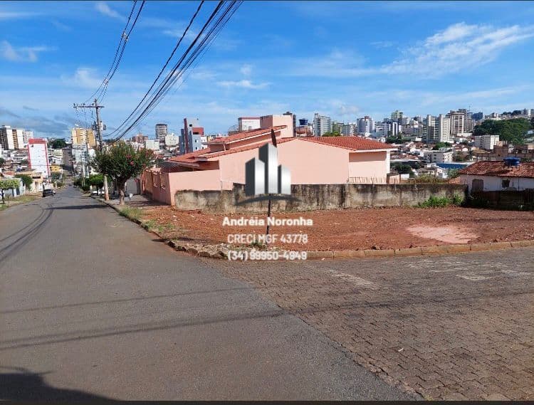 LOTE NA RUA CINCO DE MAIO - BAIRRO ANTONIO CAIXETA