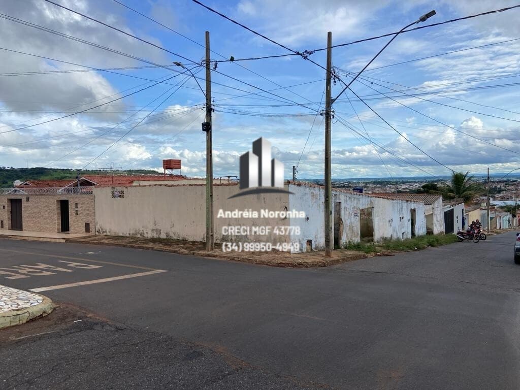 Lote de Esquina no Bairro Nova Floresta - 316 m²