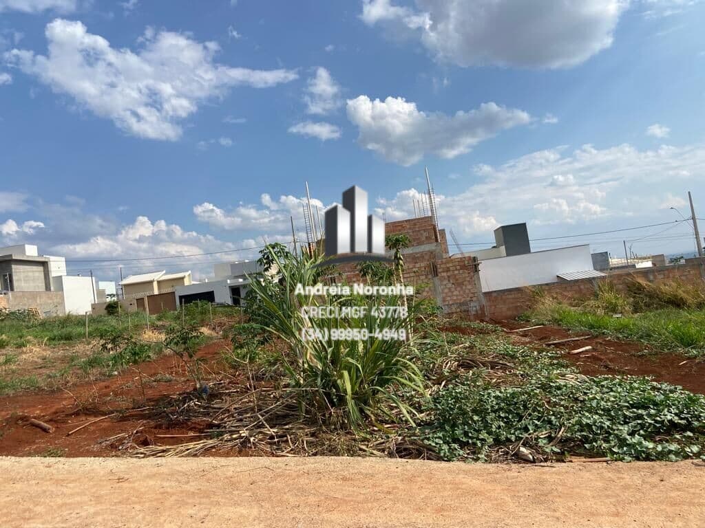 Lote no bairro Afonso Queiroz
