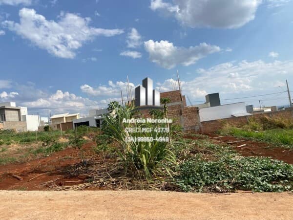 Lote no bairro Afonso Queiroz