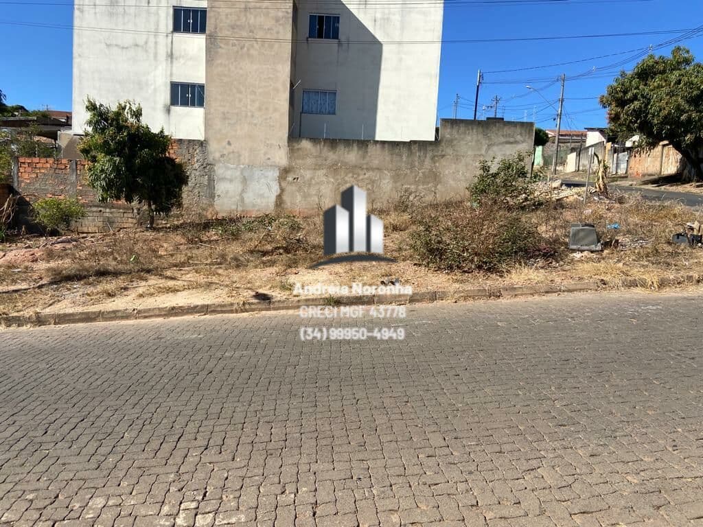 Lote de esquina bairro Santa Luzia