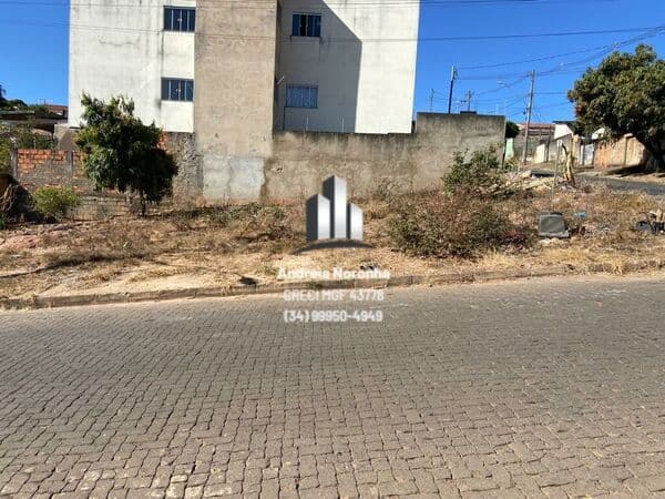 Lote de esquina bairro Santa Luzia