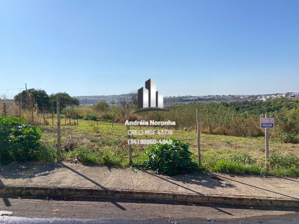 Lote de esquina no bairro Jardim Califórnia