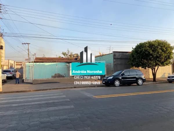 Imóvel Comercial de Esquina na Avenida Brasil
