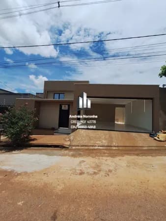 Casa no bairro Afonso Queiroz