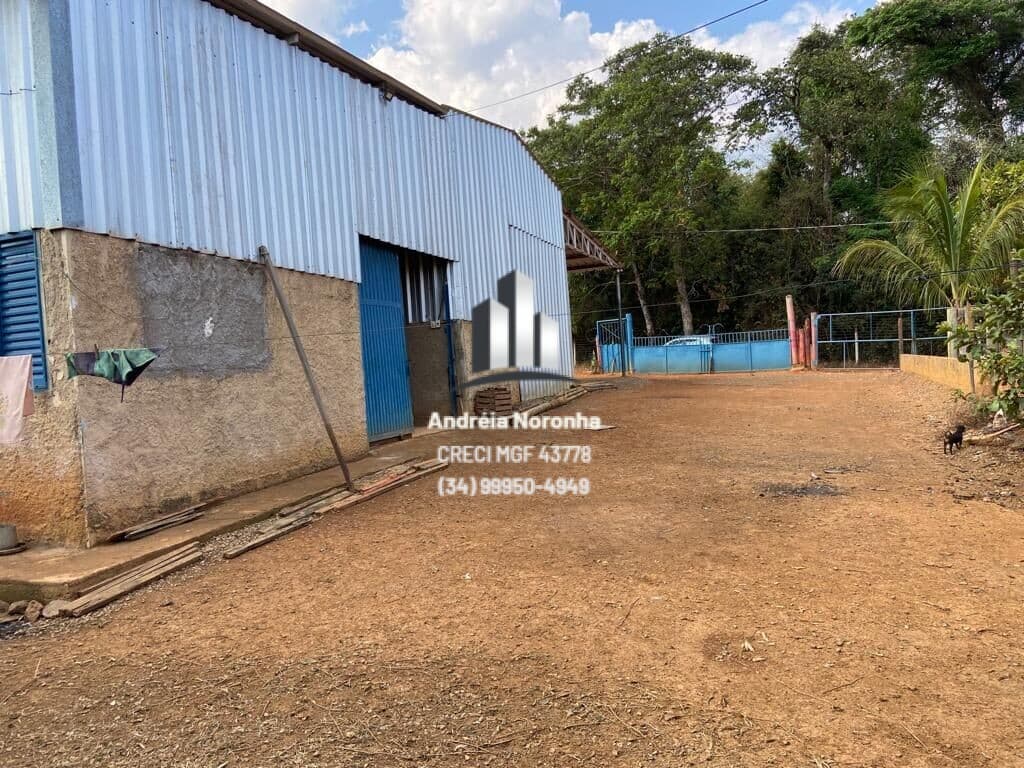 Chácara 4.600 m² com Barracão