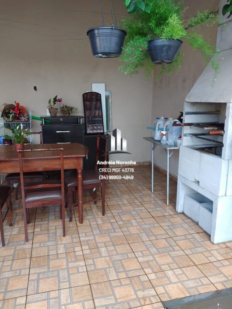 🏠 CASA A VENDA NA AVENIDA DILERMANDO GOMES DE DEUS 🏠