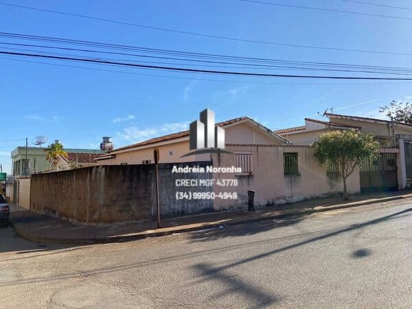 Casa Comercial / Residencial bairro Peluzzo
