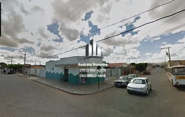 Imóvel de esquina com 2 casas 1 cômodo comercial - Bairro Santa Terezinha