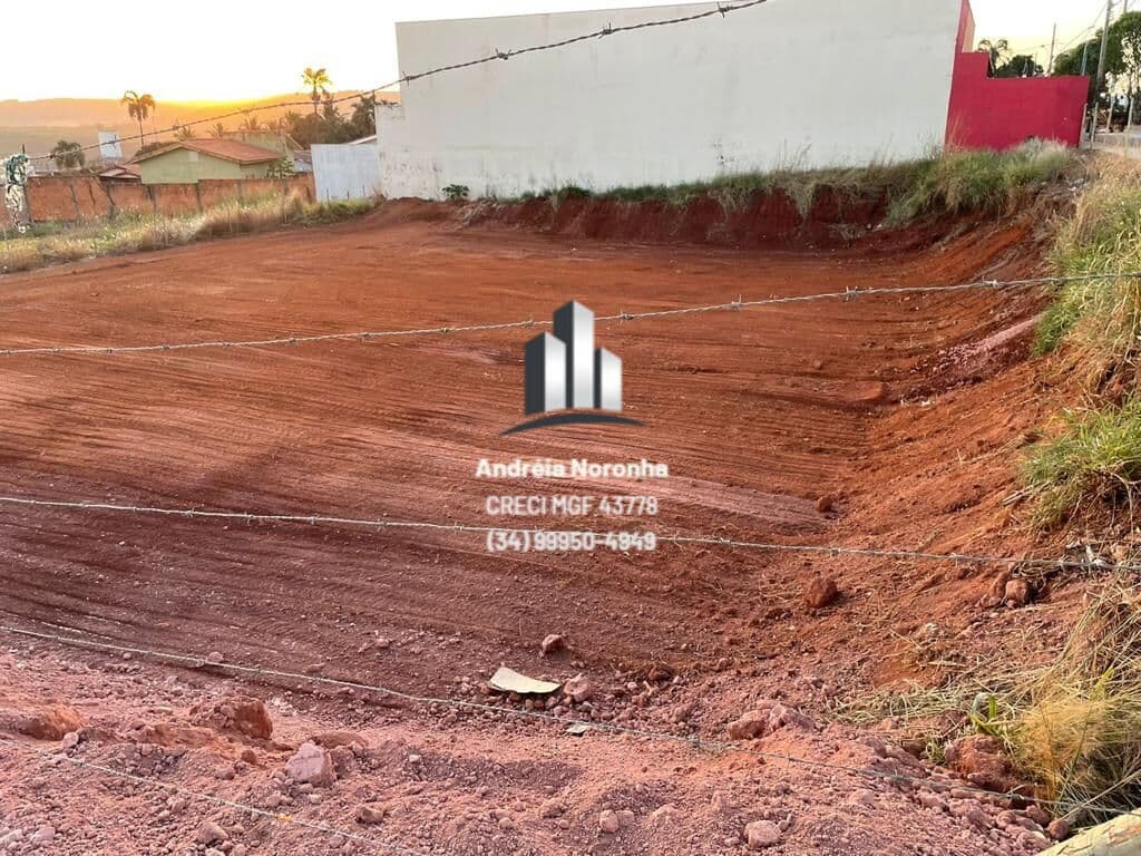 🟢 OPORTUNIDADE - LOTE COMERCIAL A VENDA NA AV. JOÃO CYRINO 🟢