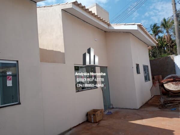Casas 2 e 3 Quartos no Bairro Residencial Barreiro