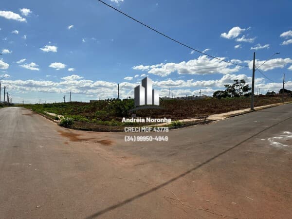 Lote de esquina no bairro Jardim dos Ipês - Patos de Minas