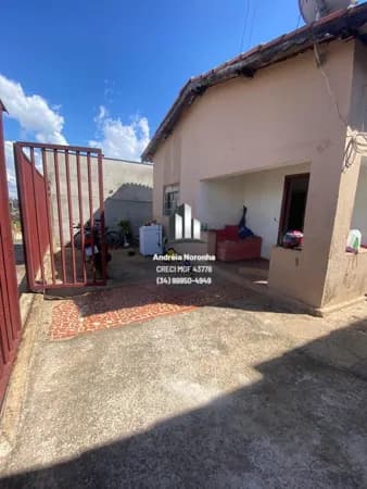 🏡 CASA À VENDA NO BAIRRO SANTA TEREZINHA 🏡