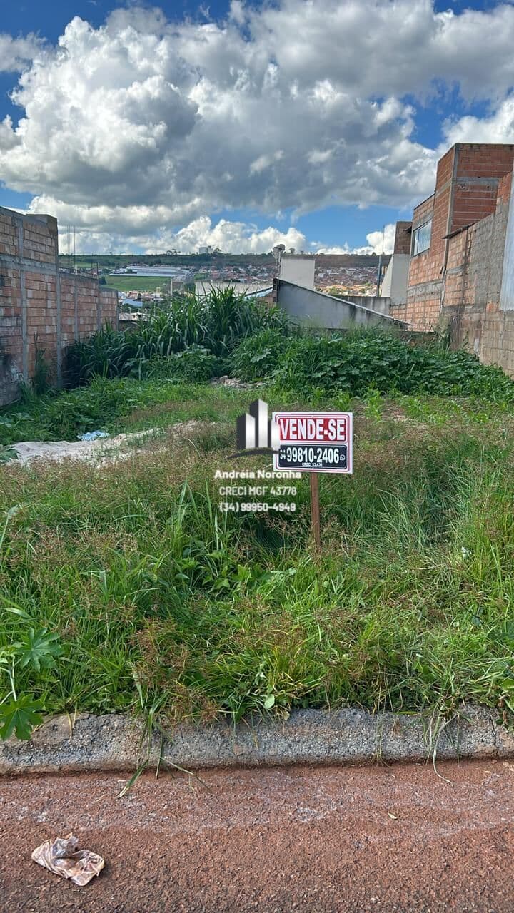 Lote 231 m² bairro Jardim Vitória