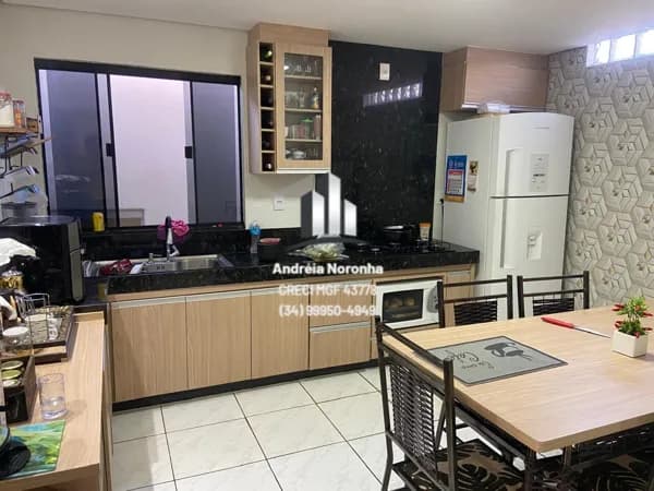 Imóvel de esquina com 2 Casas - Bairro Santa Terezinha