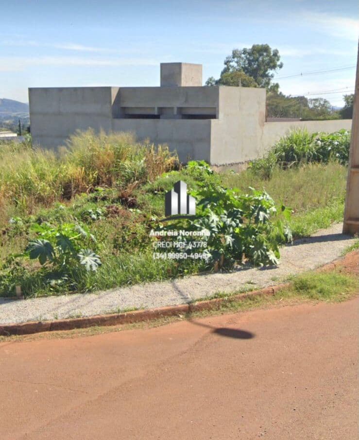 Lote de Esquina na Avenida - Bairro Chácaras Caiçaras