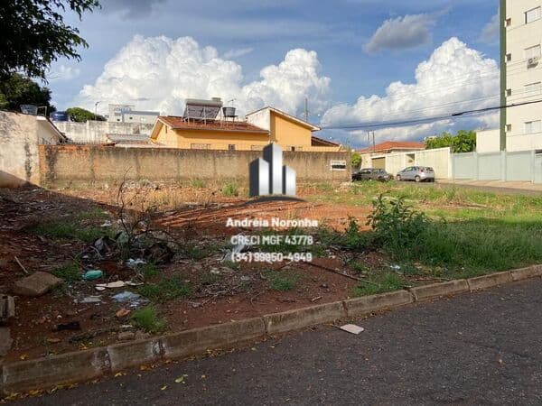 Lote de Esquina - Excelente para Prédio