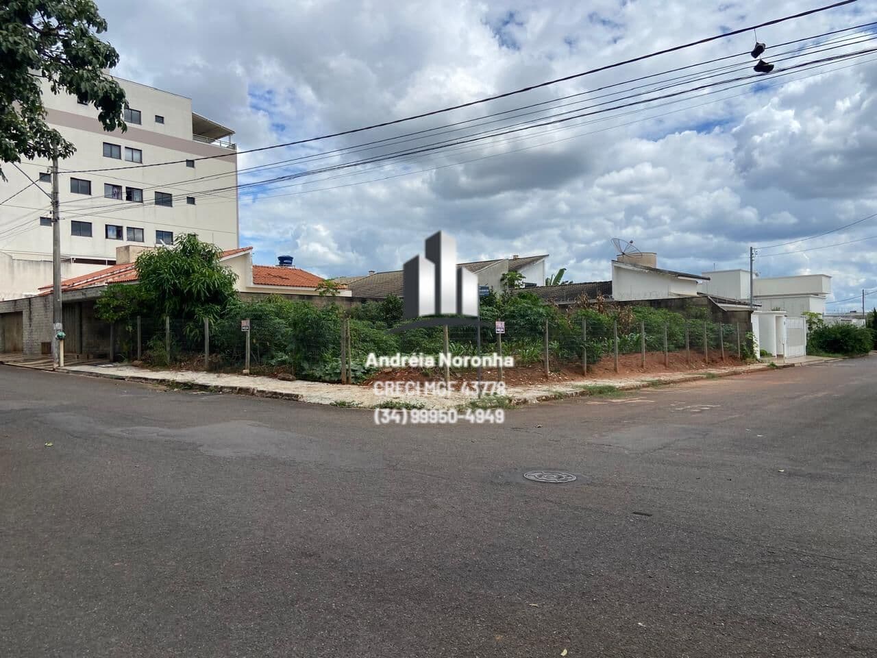 LOTE DE ESQUINA NA AVENIDA DO JARDIM PELUZZO