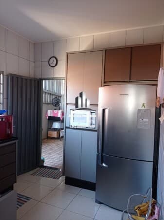 CASA COM BARRACÃO NO BAIRRO CORAÇÃO EUCARÍSTICO
