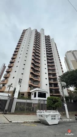 Apartamento - Edifício Torres Vedras - PORTEIRA FECHADA