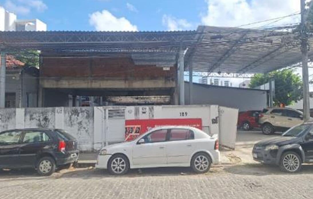 Loja Ponto Comercial - Galpão. Áreas totais estimadas no local: terreno 320,00m² e construção 180,30m².