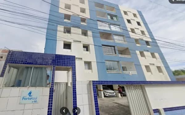 O Edifício Porto Azul fica localizado no bairro Cruz das Almas.