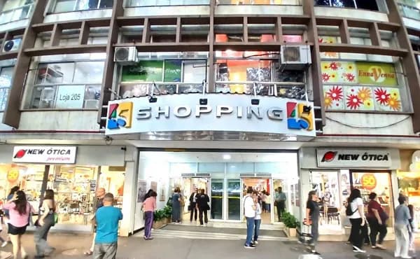Sala comercial na Praça Saenz Peña