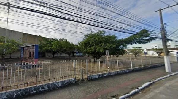 ALUGA-SE PARA EMPRENDIMENTOS DE GRANDE PORTE ESPAÇO GRANDE ONDE FUNCIONAVA O BOMPREÇO EM MACEIO.