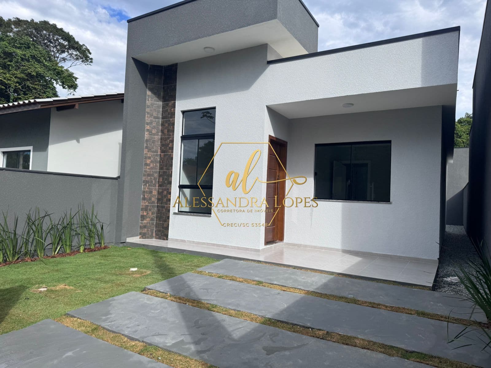 Casa com Pé direito Alto, Padrão elevado na Quinta dos Açorianos.