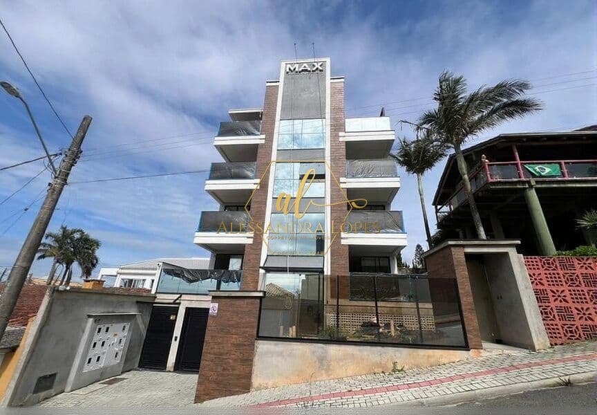 Apartamento Alto Padrão a 300 metros da Praia Central.