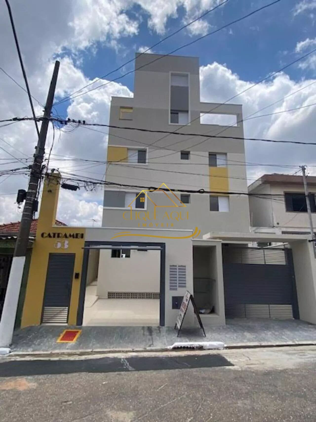 Apartamento com 2 dormitórios, com vaga, quintal e sacada