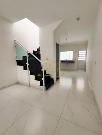 Sobrado Novo á venda fino acabamento 2 vagas de garagem, Na Patriarca.