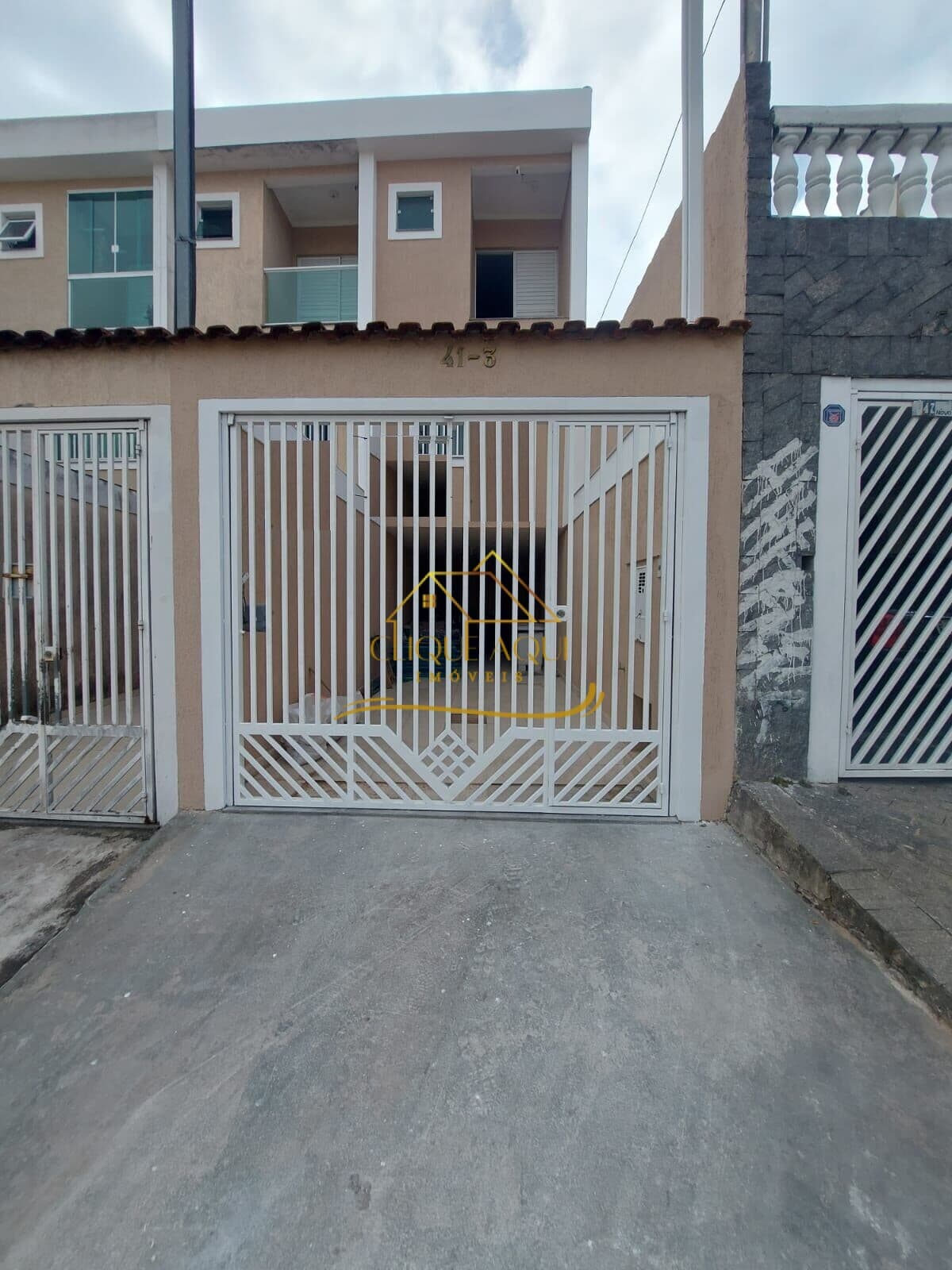 Sobrado com 3 dormitórios, 3 banheiros e churrasqueira - Jd Santa Maria